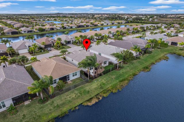 12180 SW Jasper Lake Way, Port St Lucie, FL 34987