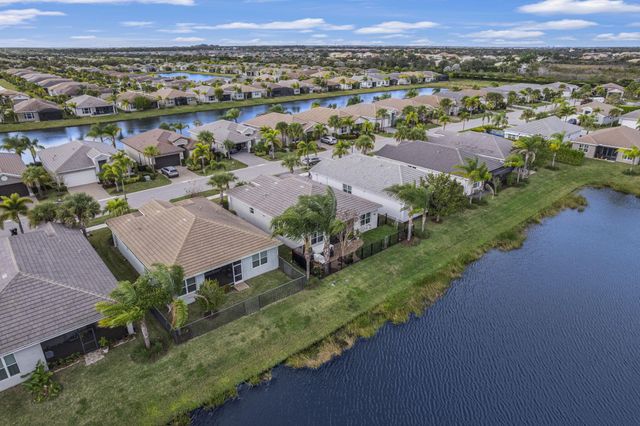 12180 SW Jasper Lake Way, Port St Lucie, FL 34987