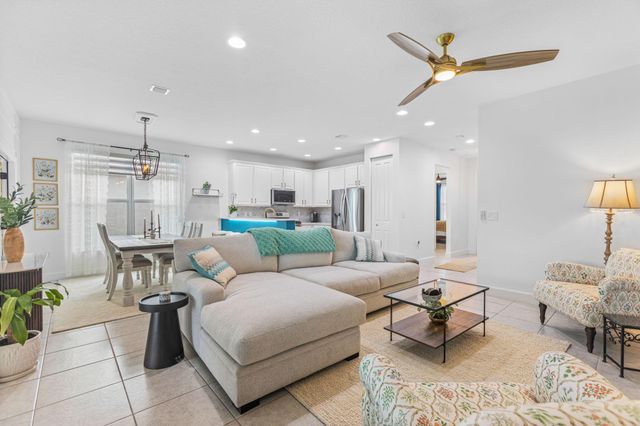 12180 SW Jasper Lake Way, Port St Lucie, FL 34987