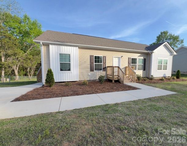 819 Wellwood Avenue, Statesville, NC 28677