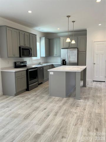 819 Wellwood Avenue, Statesville, NC 28677