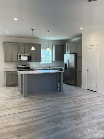 819 Wellwood Avenue, Statesville, NC 28677