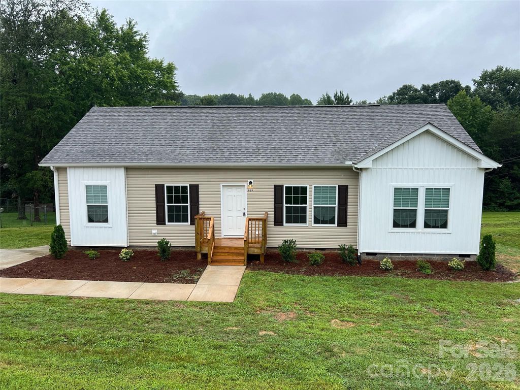 819 Wellwood Avenue, Statesville, NC 28677