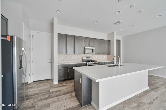 1957 W Kinfield Trail, Phoenix, AZ 85085