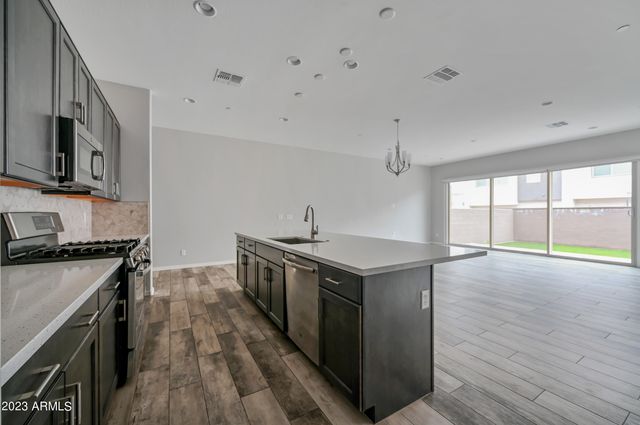 1957 W Kinfield Trail, Phoenix, AZ 85085