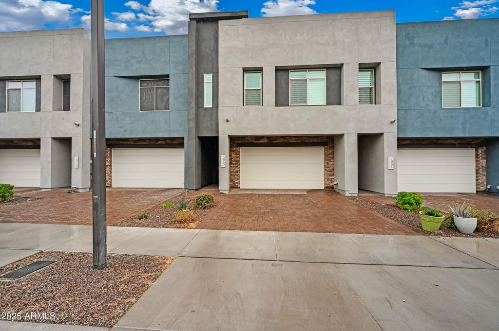 1957 W Kinfield Trail, Phoenix, AZ 85085