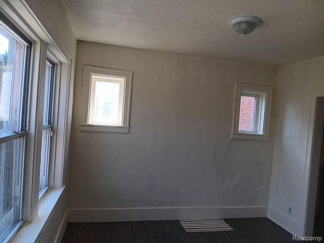 19643 Cliff Street, Detroit, MI 48234