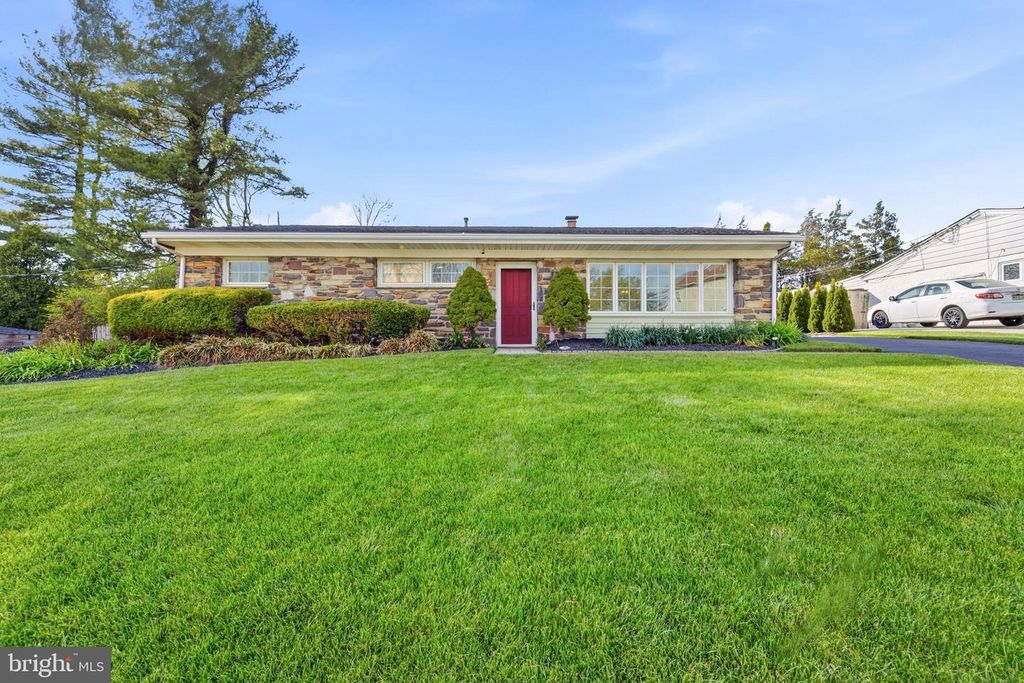 637 SCHOOL LINE DR, King Of Prussia, PA 19406