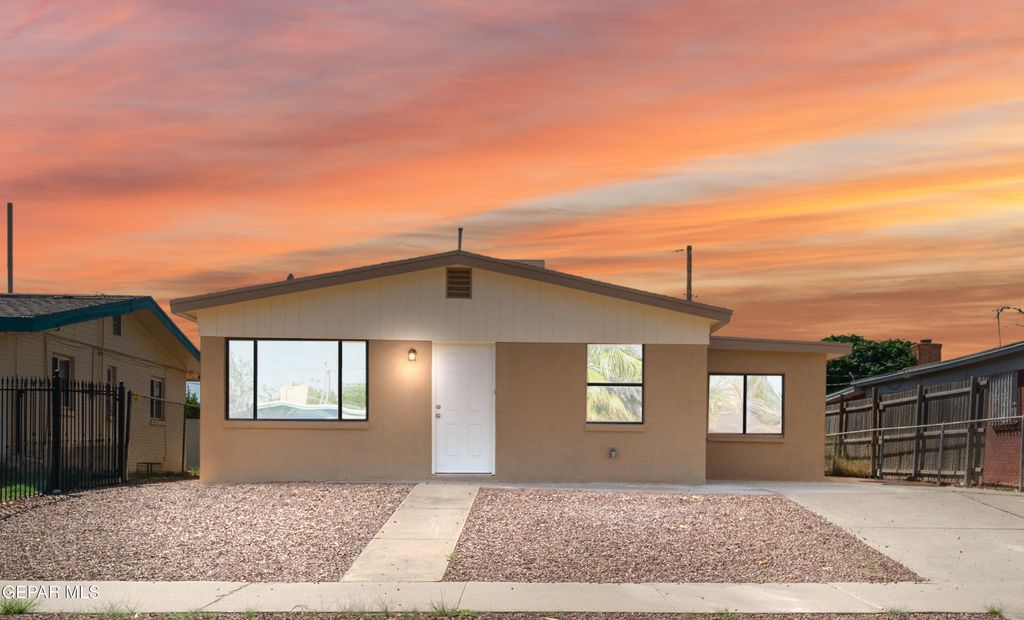 236 PAPAYA Street, El Paso, TX 79915