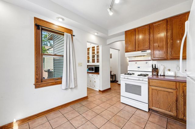 1037 Burr Street, Saint Paul, MN 55130