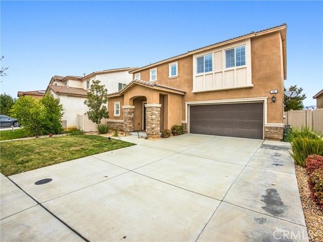 66 Country Club Drive, Calimesa, CA 92320