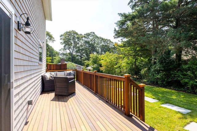 5 Pine Tree Lane, Tisbury, MA 02568