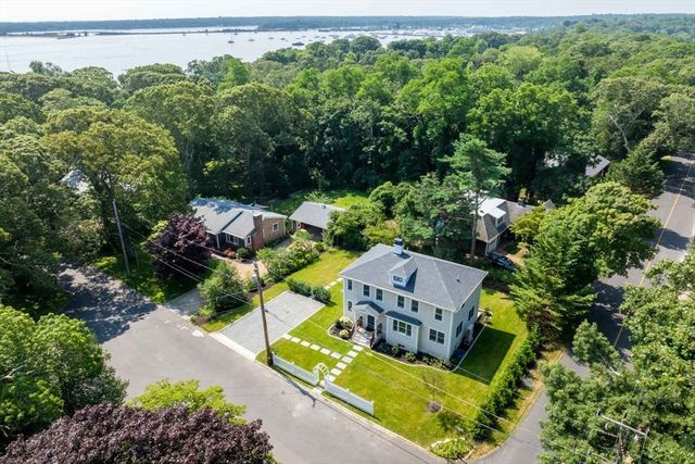 5 Pine Tree Lane, Tisbury, MA 02568