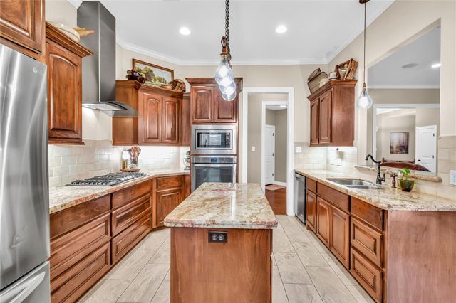 401 Heritage Oaks Drive, Angleton, TX 77515