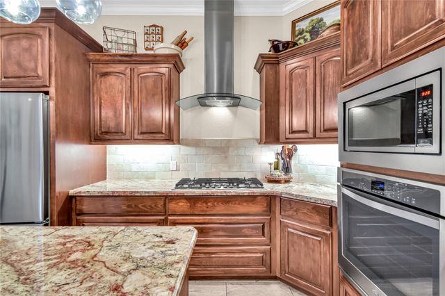 401 Heritage Oaks Drive, Angleton, TX 77515