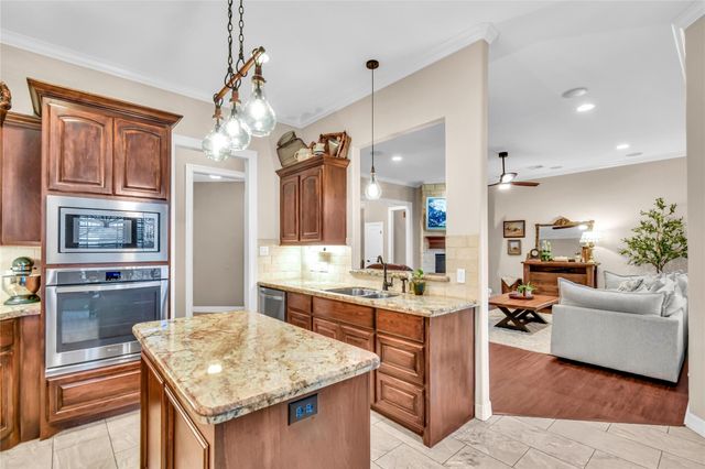 401 Heritage Oaks Drive, Angleton, TX 77515