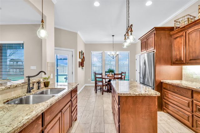 401 Heritage Oaks Drive, Angleton, TX 77515