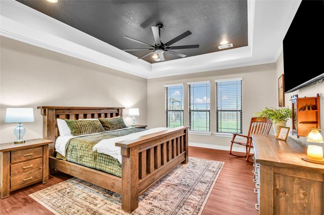 401 Heritage Oaks Drive, Angleton, TX 77515