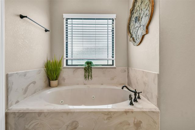 401 Heritage Oaks Drive, Angleton, TX 77515