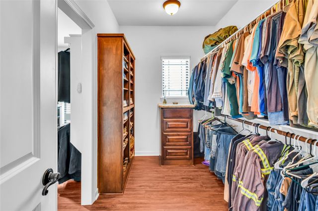 401 Heritage Oaks Drive, Angleton, TX 77515