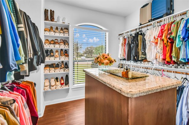 401 Heritage Oaks Drive, Angleton, TX 77515