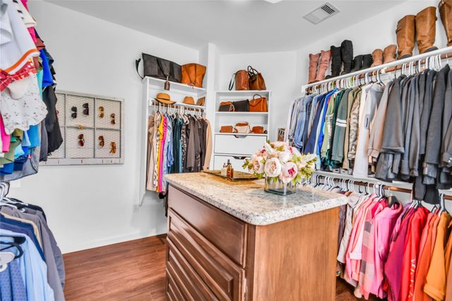 401 Heritage Oaks Drive, Angleton, TX 77515