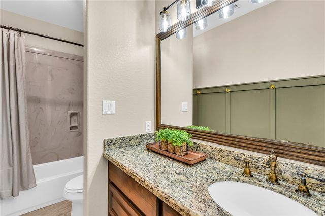 401 Heritage Oaks Drive, Angleton, TX 77515