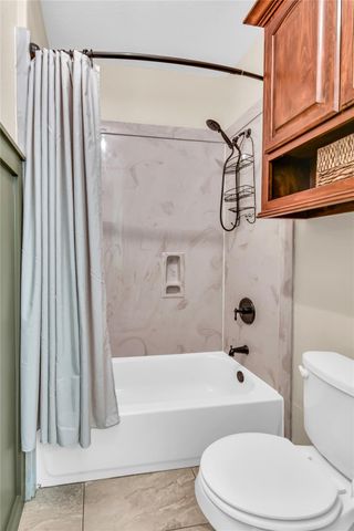 401 Heritage Oaks Drive, Angleton, TX 77515