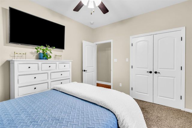 401 Heritage Oaks Drive, Angleton, TX 77515