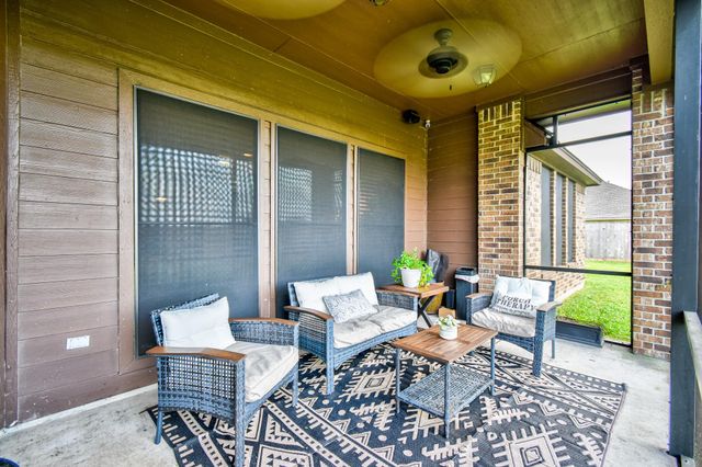 401 Heritage Oaks Drive, Angleton, TX 77515