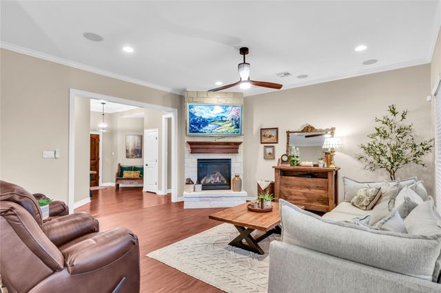 401 Heritage Oaks Drive, Angleton, TX 77515