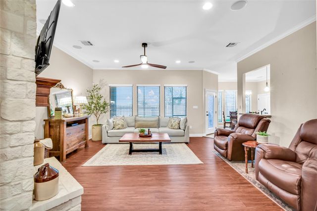 401 Heritage Oaks Drive, Angleton, TX 77515