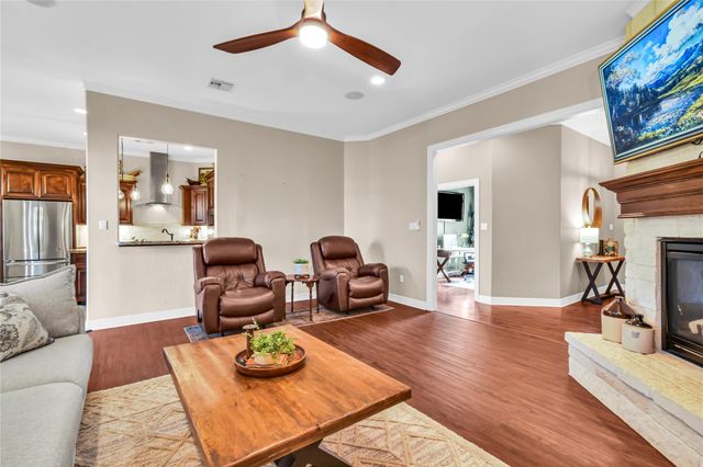 401 Heritage Oaks Drive, Angleton, TX 77515