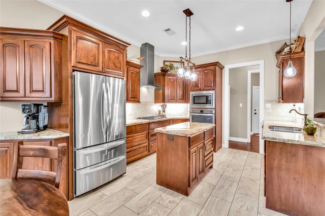 401 Heritage Oaks Drive, Angleton, TX 77515