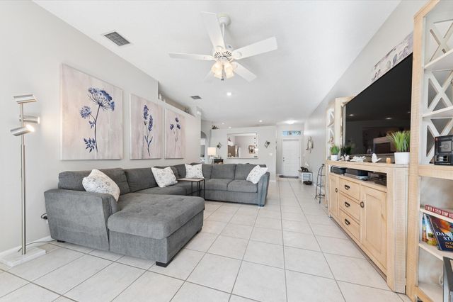 10760 Royal Caribbean Circle, Boynton Beach, FL 33437