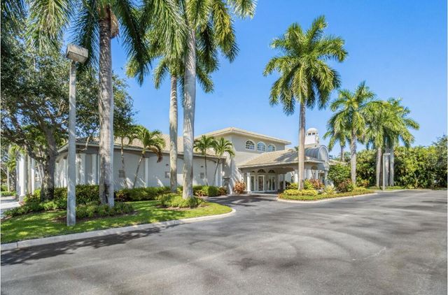 10760 Royal Caribbean Circle, Boynton Beach, FL 33437