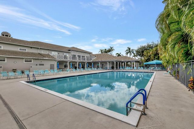 10760 Royal Caribbean Circle, Boynton Beach, FL 33437