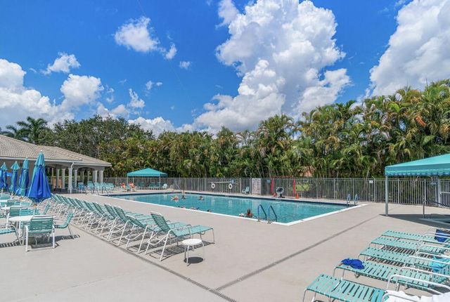 10760 Royal Caribbean Circle, Boynton Beach, FL 33437