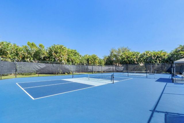 10760 Royal Caribbean Circle, Boynton Beach, FL 33437