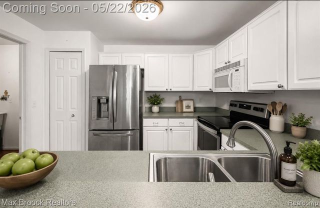 1102 Abigail Court, Walled Lake, MI 48390