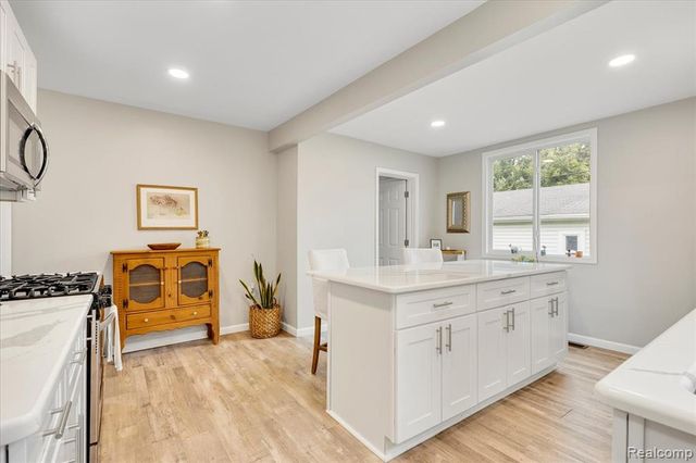 173 W Evelyn Avenue, Hazel Park, MI 48030