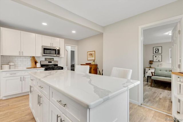 173 W Evelyn Avenue, Hazel Park, MI 48030