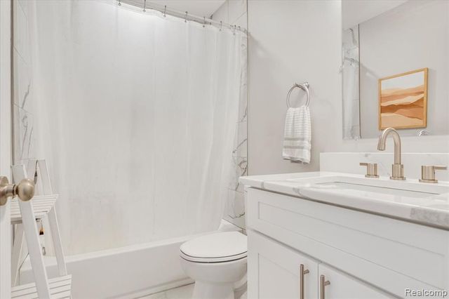 173 W Evelyn Avenue, Hazel Park, MI 48030