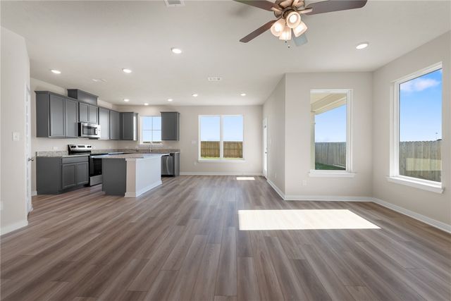 330 Harvest Lake Drive, Snook, TX 77878