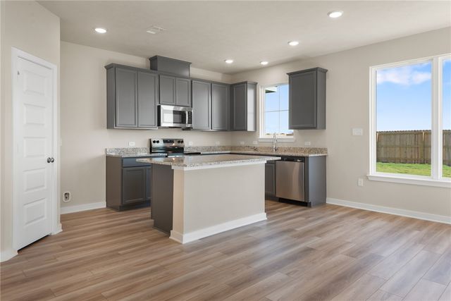 330 Harvest Lake Drive, Snook, TX 77878