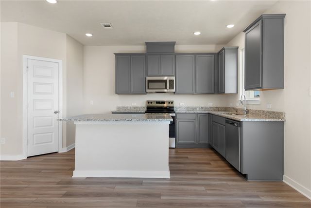 330 Harvest Lake Drive, Snook, TX 77878