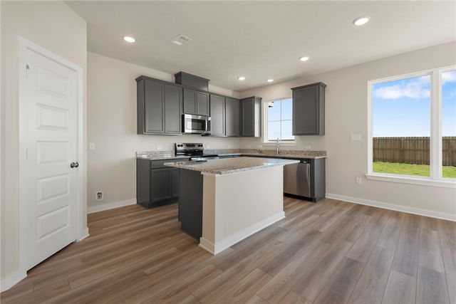 330 Harvest Lake Drive, Snook, TX 77878