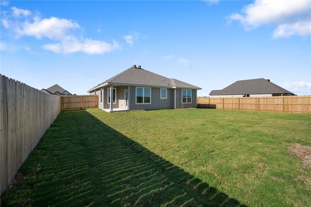 330 Harvest Lake Drive, Snook, TX 77878