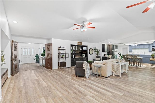 25832 Magnolia Rd, Escalon, CA 95320