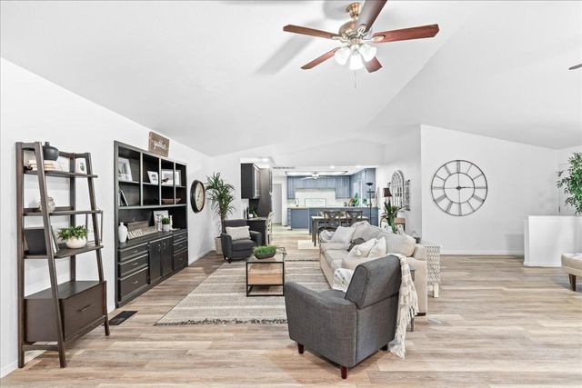 25832 Magnolia Rd, Escalon, CA 95320